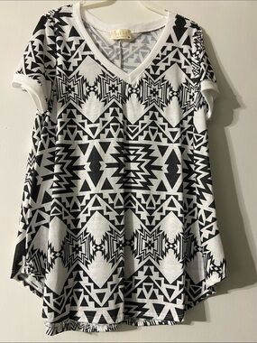 Avery Black & White Aztec V-Neck Tunic Top